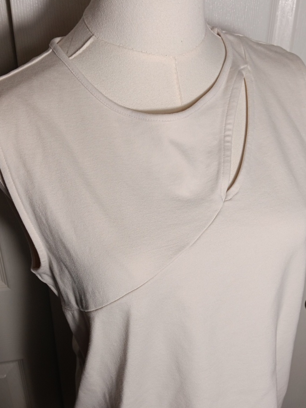 Nine West Ivory Asymmetrical Cutout Sleeveless Tank - Picture 4 of 13